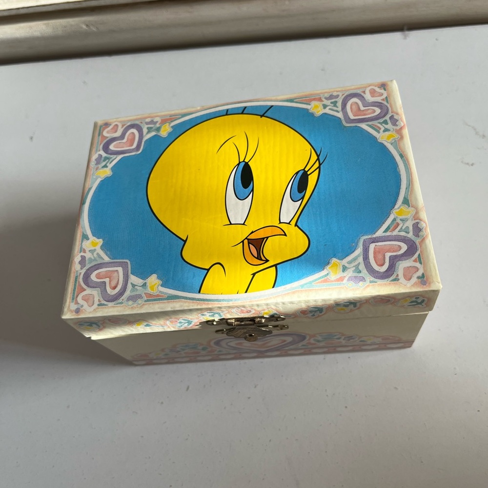 Vintage Warner Bros Looney Tunes Tweety Bird musical jewelry box w/ mirror 2000